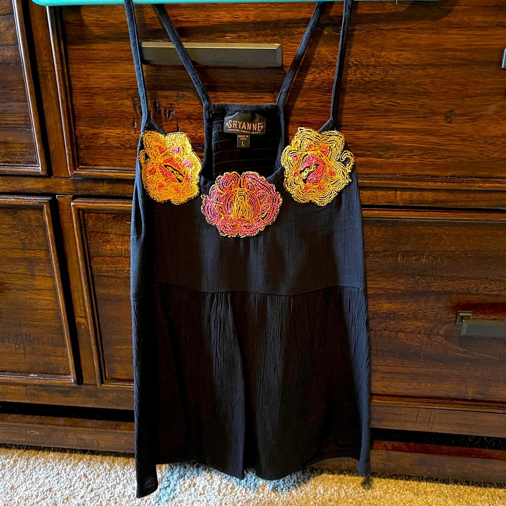 Women’s Tank with Floral Embroidery